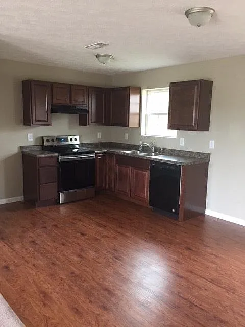 3 bed, 1456 sqft, $2,000 — Photo 4