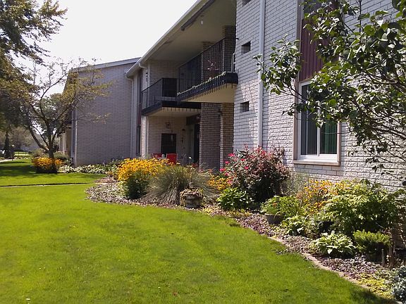 View curb appeal from upper left