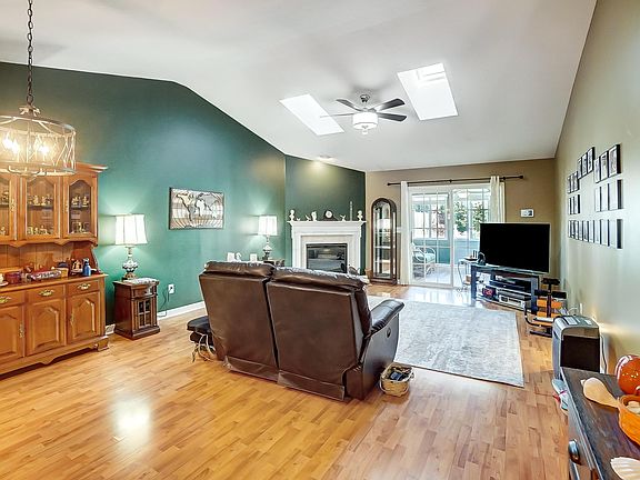 4th image of 1900 Mary Dell Ln