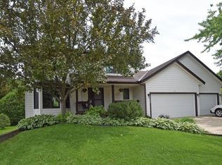 17390 Jalisco Ln, Lakeville, MN 55044