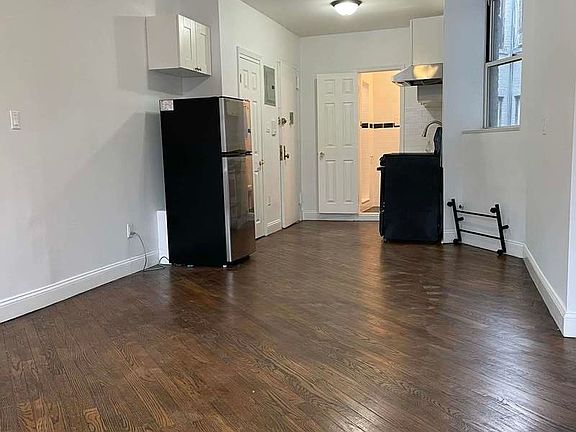 2nd image of 218 E 27th St APT 16