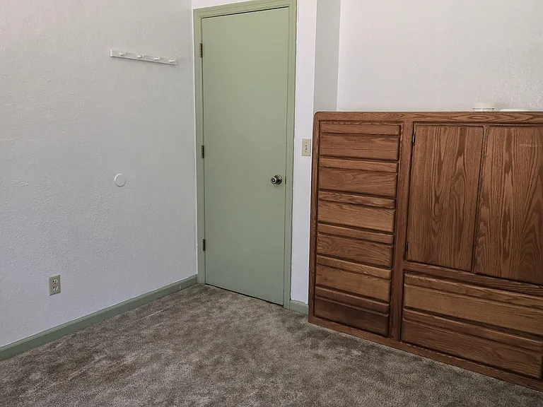 610 Winton Rd — Photo 8