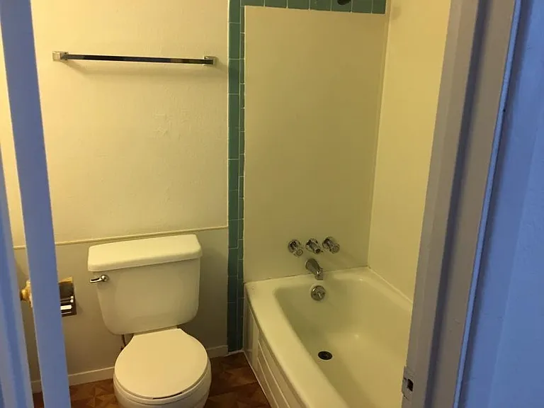 1221 West St. — Photo 13