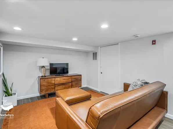 116-33 Union Turnpike image 31 of 40