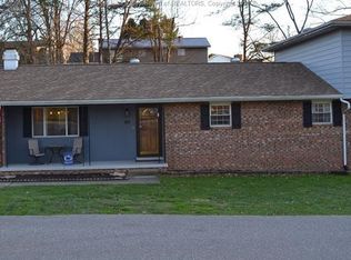 149 Lower Overlook Dr, Hurricane, WV 25526