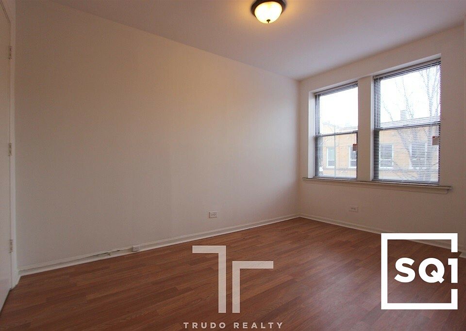 1st image of 3933 N Clarendon Ave APT 106