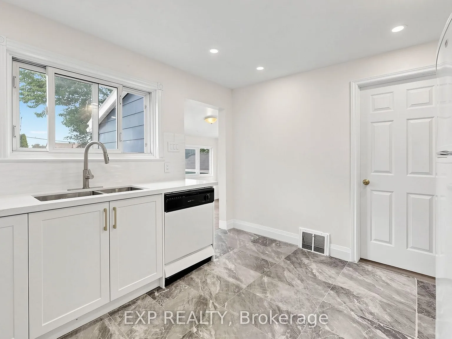 2 bed, $2,500 — Photo 4