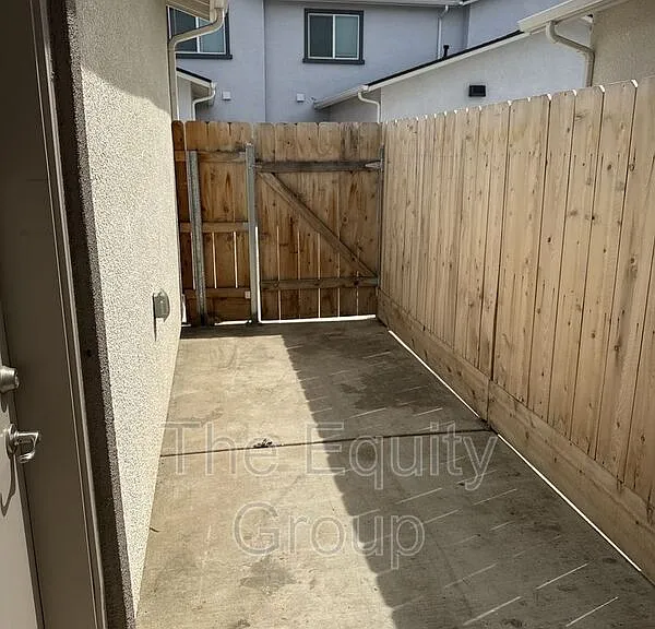 414 S Summit St #103 — Photo 10