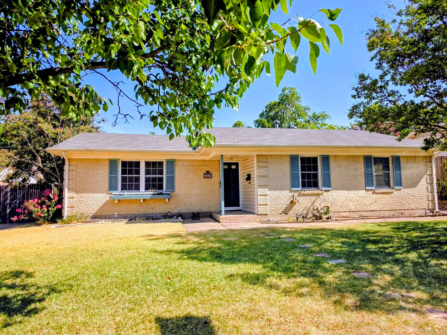 4 bed, 1600 sqft, $2,350 — Photo 2