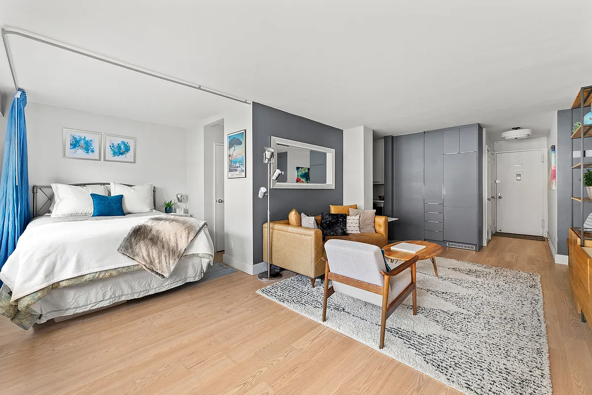 520 East 76th St Unit 8B  