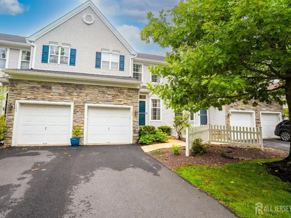 1604 Yarrow Cir, Dayton, NJ 08810