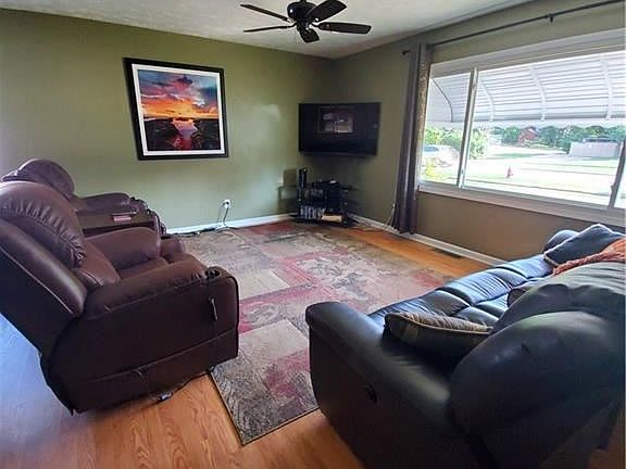 4th image of 223 Barberry Dr