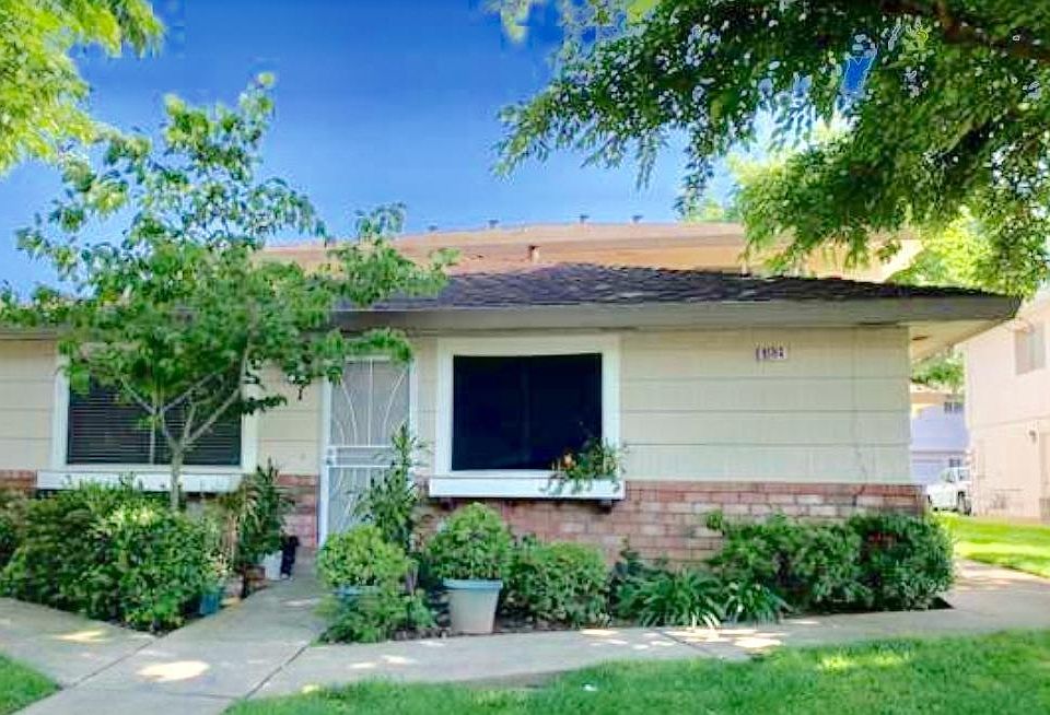 1st image of 9504 Emerald Park Dr APT 1
