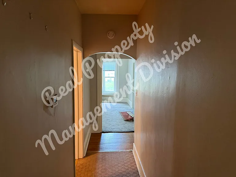 131 S Douglas Ave — Photo 5