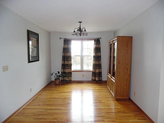 5th image of 675 Oak Ct