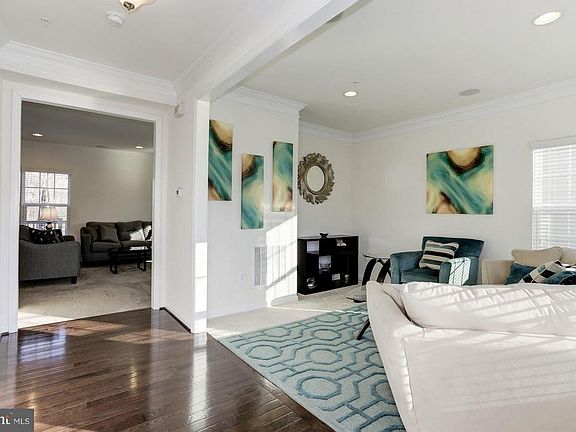 5th image of 3016 Lake Forest Dr