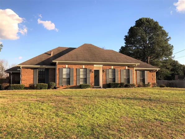 1218 Yorkshire Dr, Prattville, AL 36067