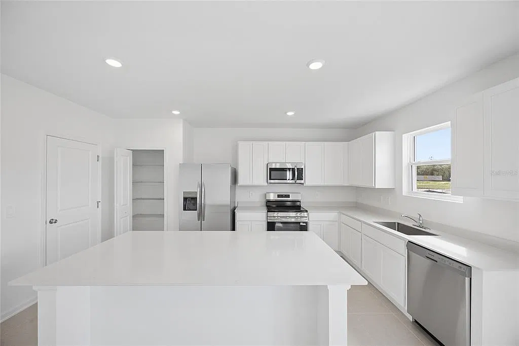 4 bed, 2.5 bath, 2595 sqft, $2,800 — Photo 4
