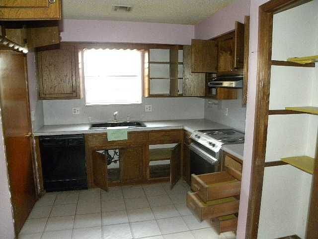 2nd image of 3037 Hillside Dr