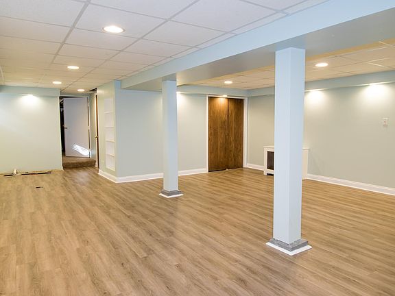 2nd image of 1026 Troost Ave #1