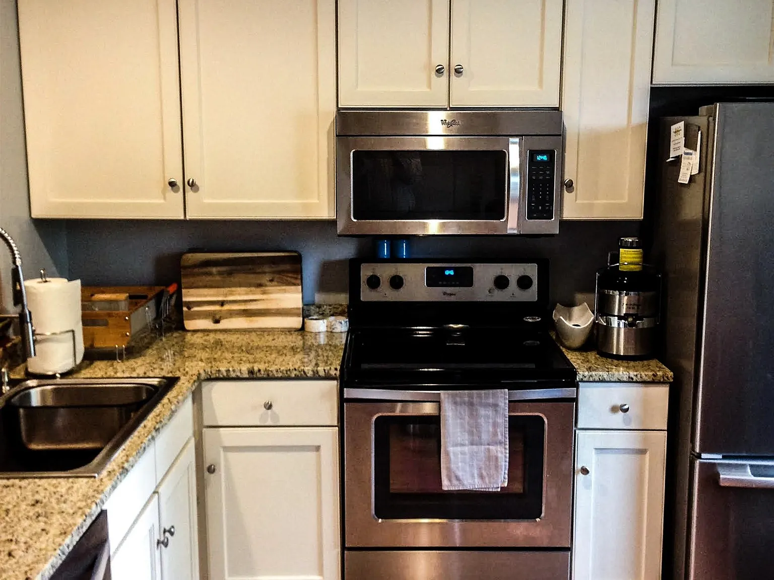 2 bed, 1.5 bath, 1170 sqft, $2,500 — Photo 2