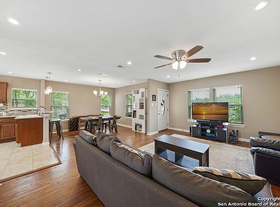 3rd image of 2558 W Huisache Ave