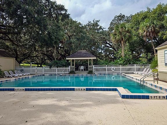 5th image of 102 Crown Oaks Way #102