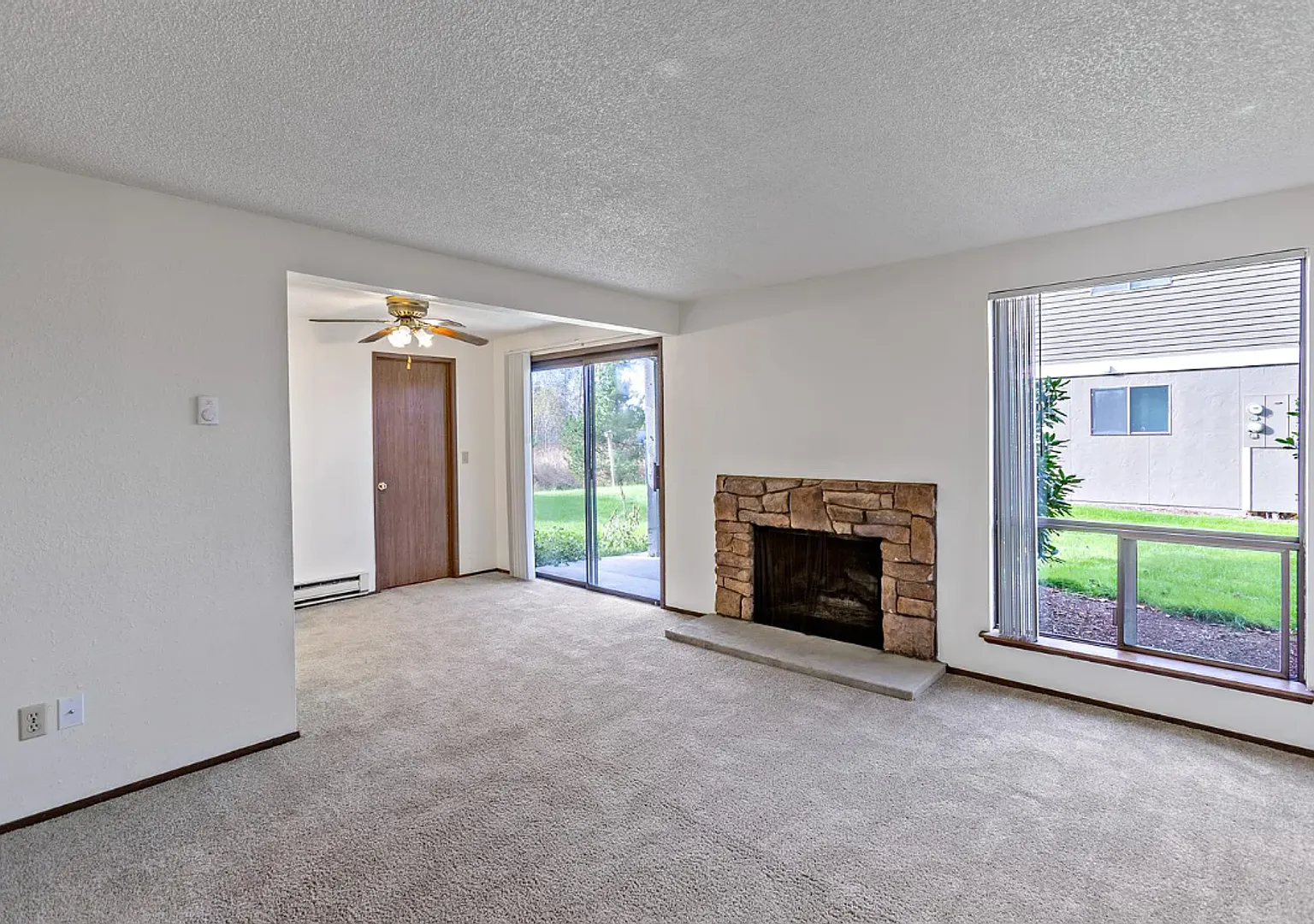 Prime 2 Bedroom Location: Quiet Living Near Middle & High Schools — Photo 3