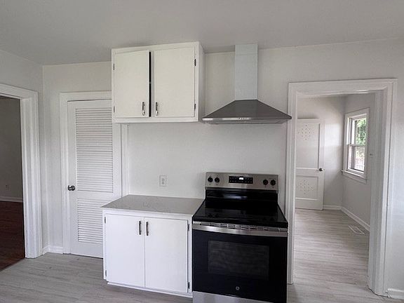 5th image of 710 S 6th St