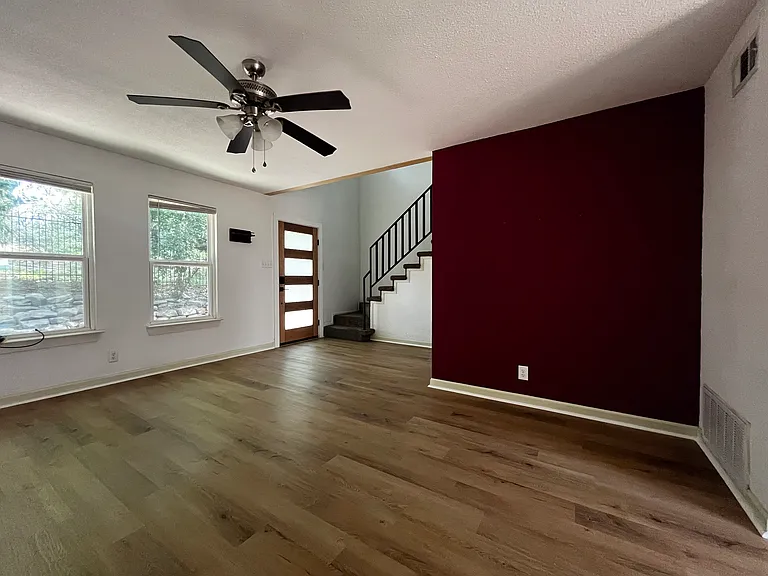 6211 Manor Rd #115 — Photo 7