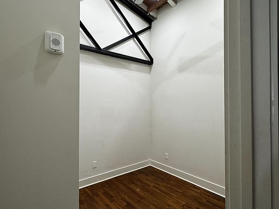 3rd image of 1201 N Central St #202