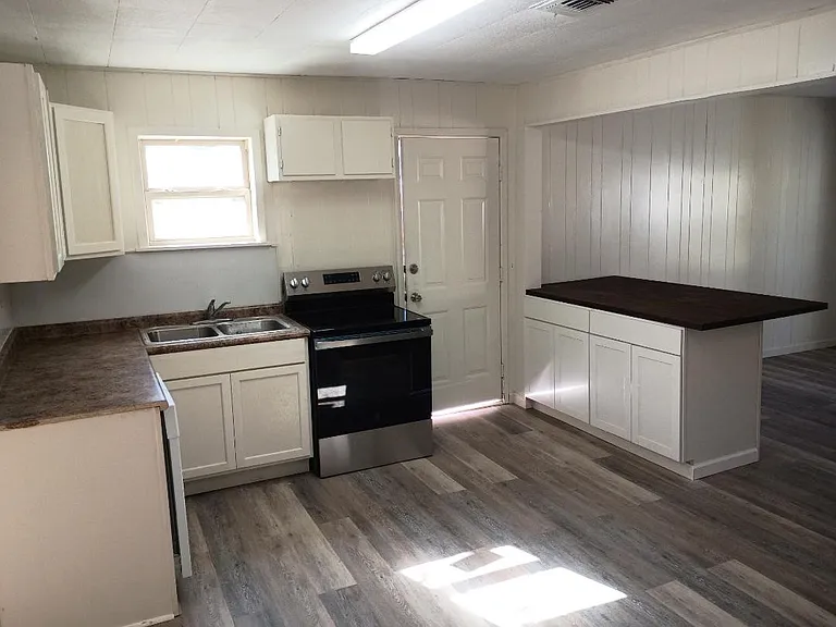 1558 N Fletcher St — Photo 4