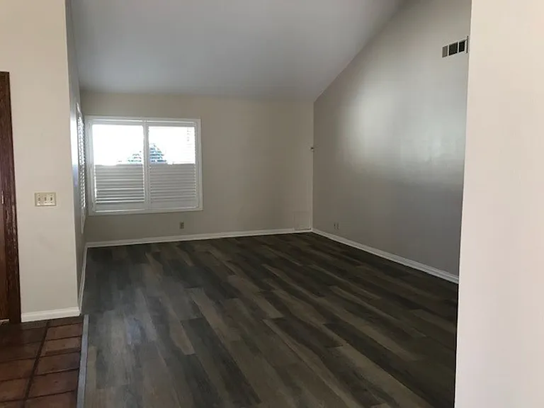157 N Linden Dr — Photo 4