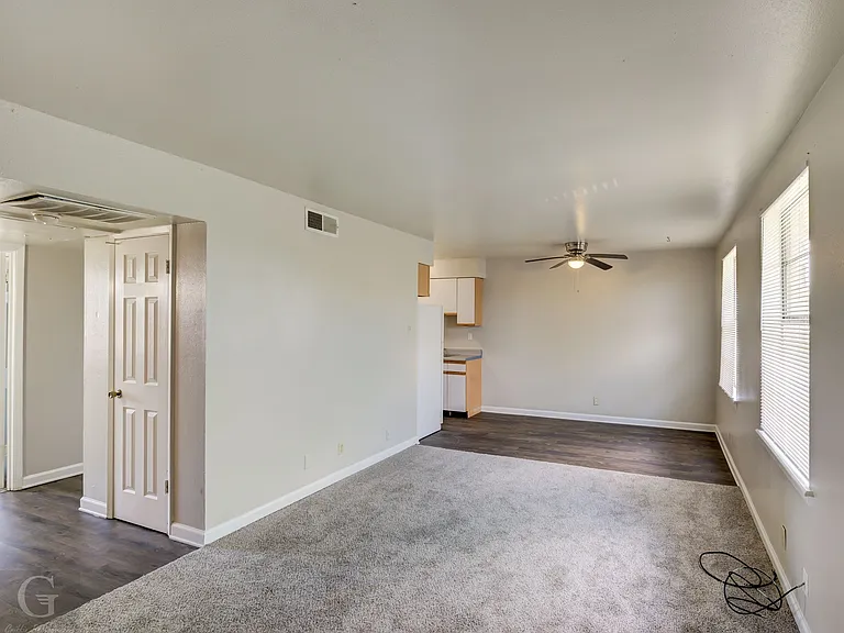 Willow Park Apartments — Photo 5