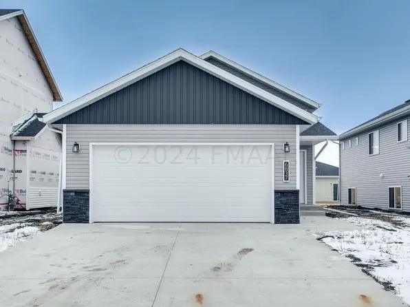 6837 Thomas St, Horace, ND 58047