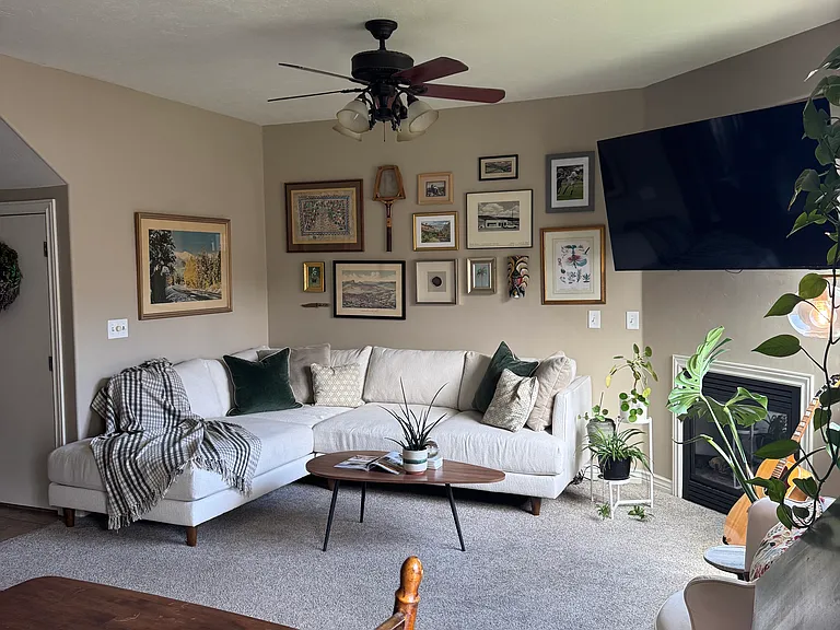 1009 W Village Bend Ln — Photo 2