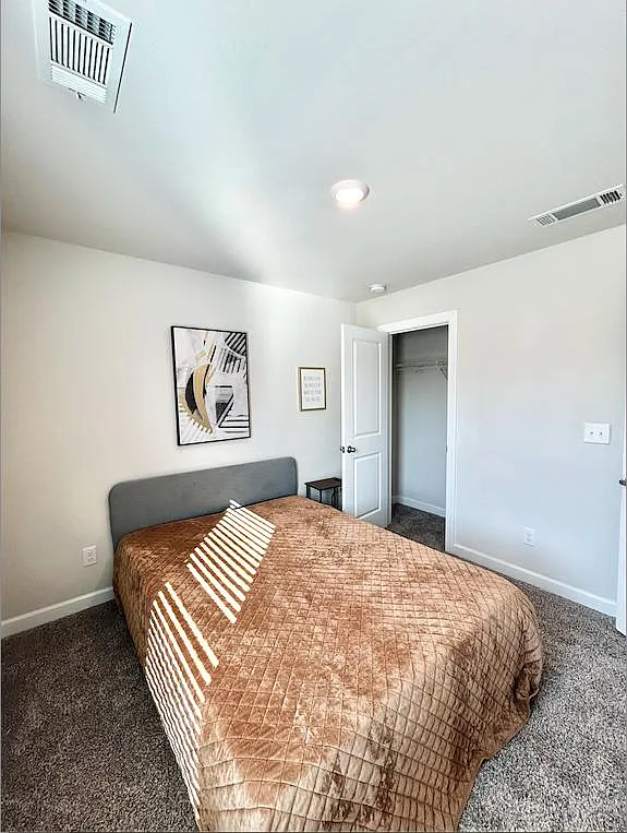 4 bed, 2.5 bath, 2053 sqft, $1,001 — Photo 2