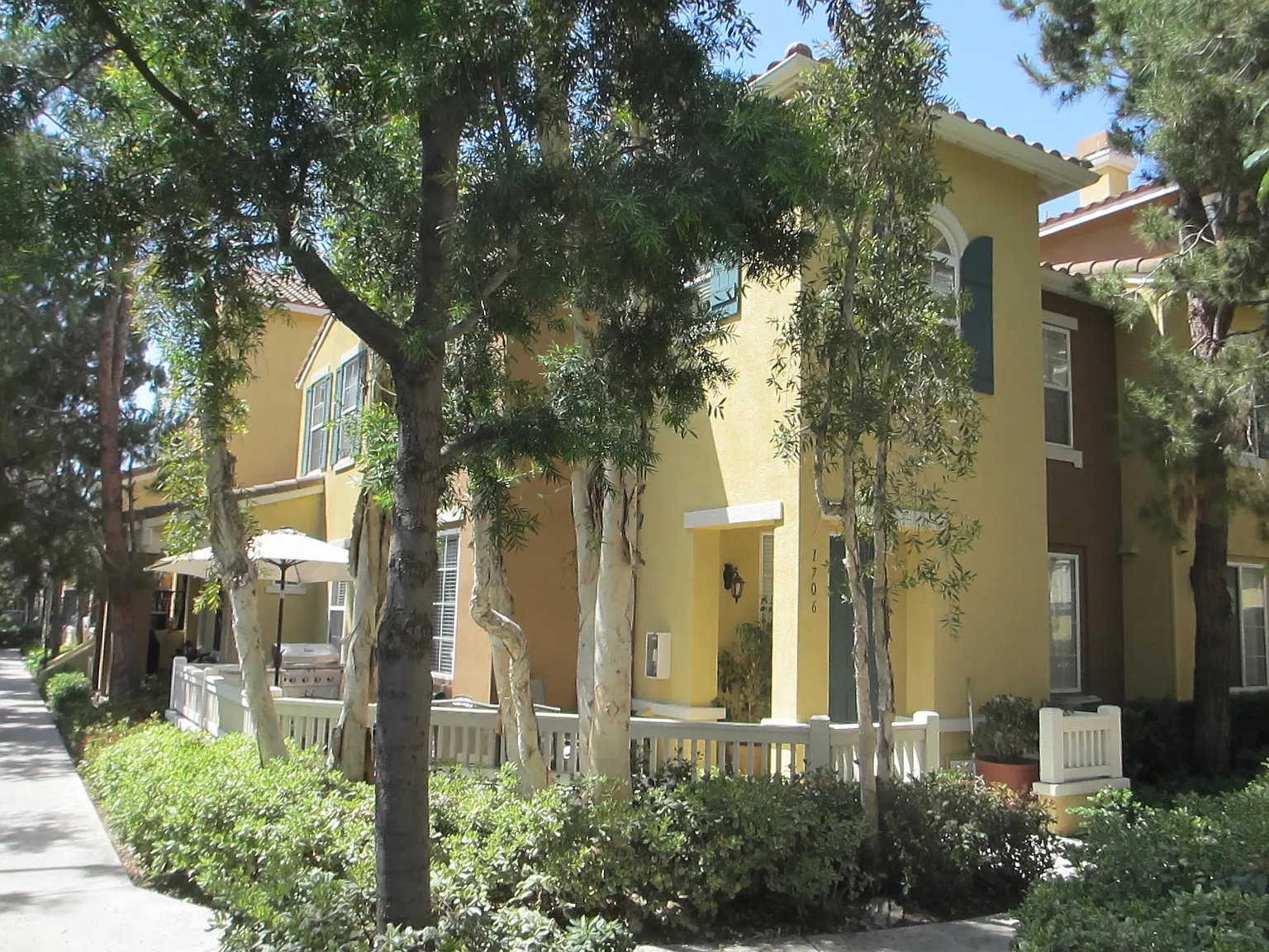 3 bed, 2.5 bath, 1627 sqft, $4,500 — Photo 2