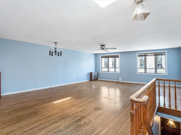 83-18 Parsons Boulevard image 2 of 18