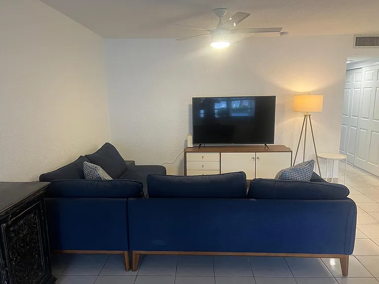 181 NE 14th Ave #20A — Photo 7