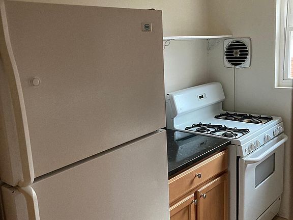 2nd image of 4010 Hallman St APT 3