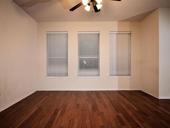 4th image of 2913 Muirfield Dr