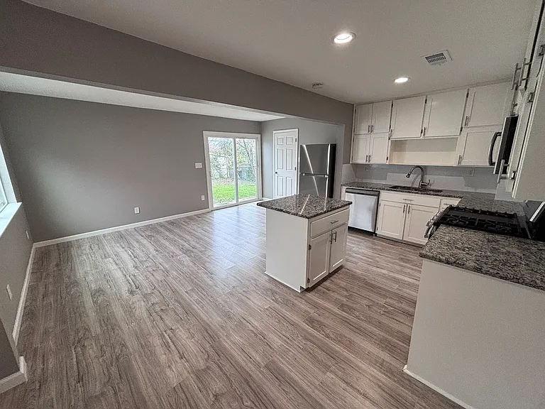 708 Edney St — Photo 3