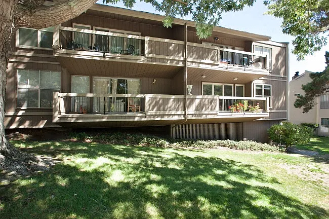 2055 Ascot Dr #107 — Photo 2