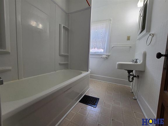 2nd image of 2932 Apple St