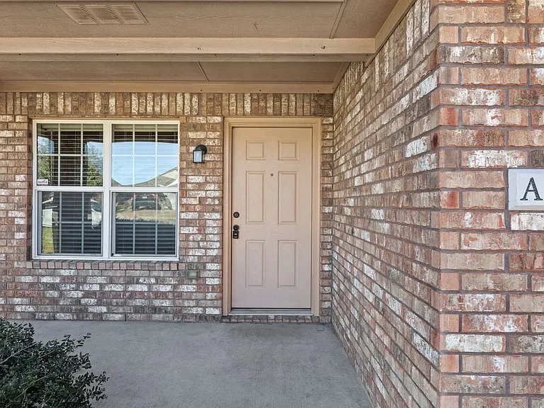 Pm1-Temp609 W Karey Dr — Photo 2
