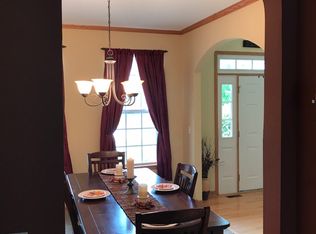 242 Berkshire Ln, Sugar Grove, IL 60554