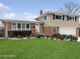 905 S Emerson St, Mount Prospect, IL 60056