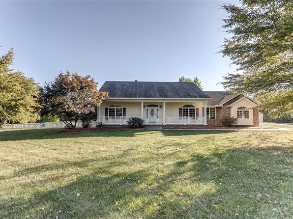 16796 Sunshine Dr, Brighton, IL 62012