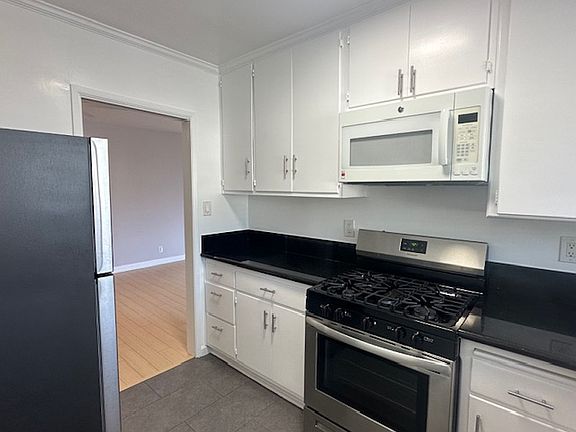5th image of 3410 Club Dr #7